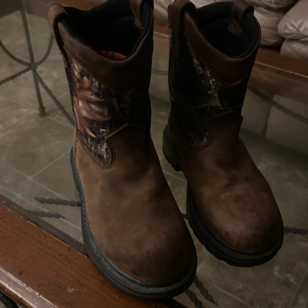 Rocky boots kids 2M brown and camo preowned condition.